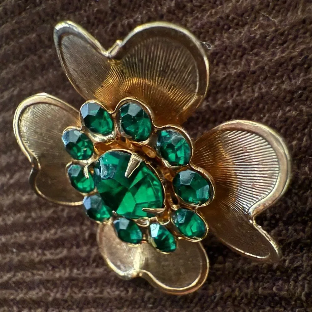 Vintage Gold-Tone Flower Brooch with Emerald Green Rhinestones